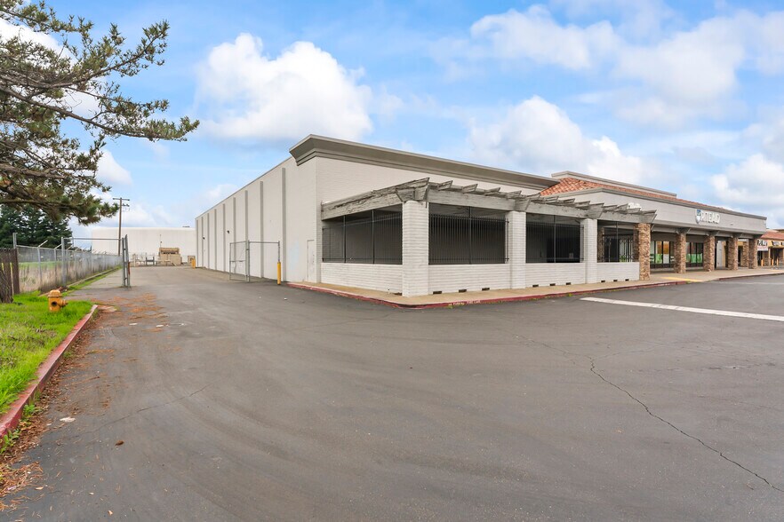 More Photos Of 6639 Watt Ave, North Highlands Drugstore For Lease