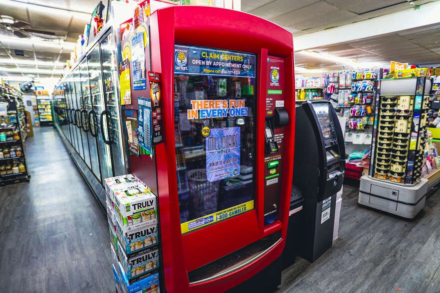 More Photos Of 9875 S Dixie Hwy, Erie Supermarket For Sale