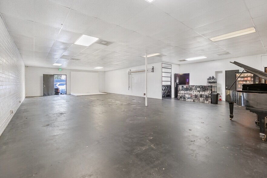 More Photos Of 6900 Melrose Ave, Los Angeles General Retail For Lease