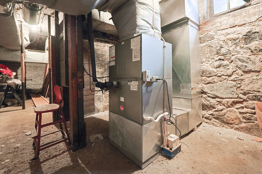 More Photos Of 1501 Lonsdale Ave, Lincoln General Retail For Sale