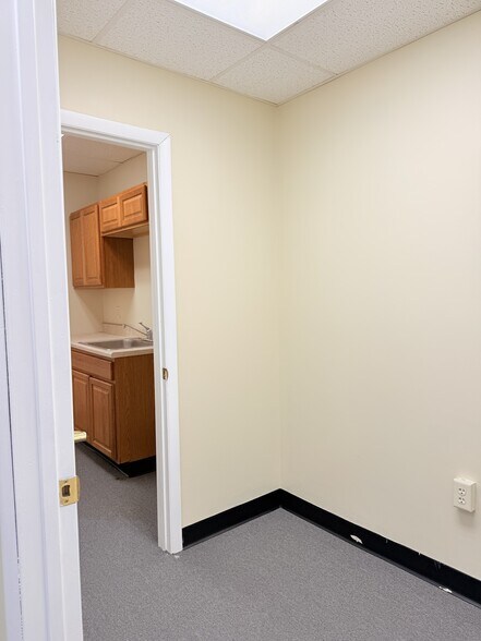 More Photos Of 731 James St, Syracuse Office Residential For Lease