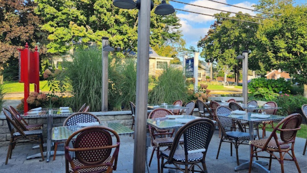 More Photos Of 262 Shore Rd, Ogunquit Restaurant For Sale