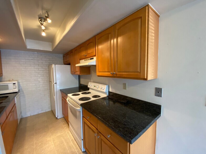 More Photos Of 16 147th Ave SE, Bellevue Apartments For Sale