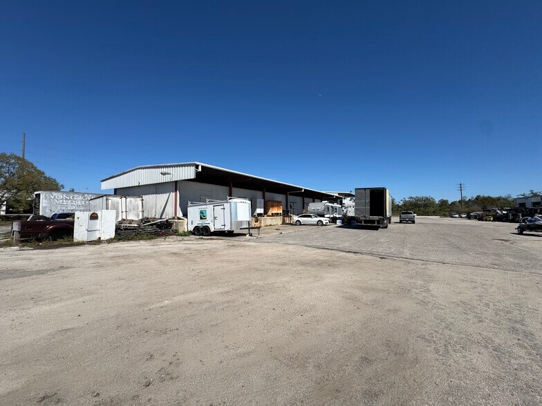 More Photos Of 5404 33rd St E, Bradenton Distribution For Sale