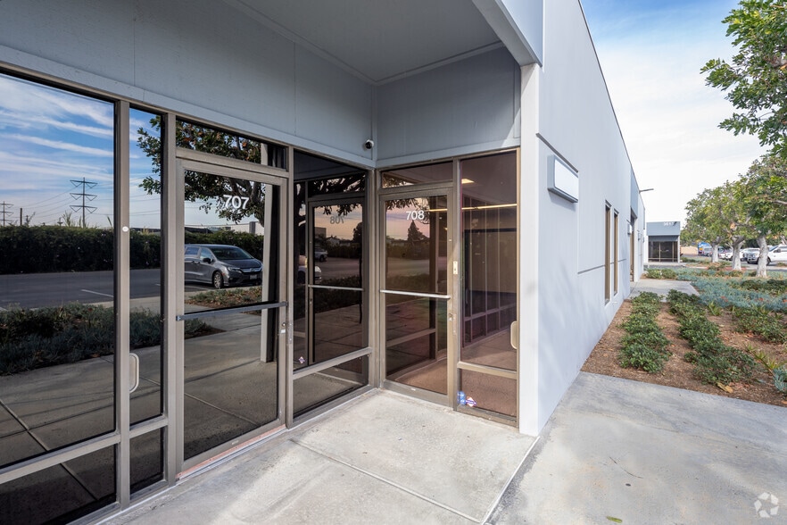 More Photos Of 3621 W MacArthur Blvd, Santa Ana Unknown For Lease