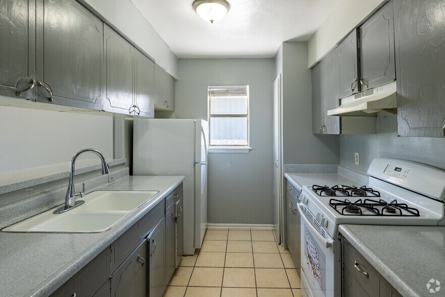 More Photos Of 7314-100 Oak Manor Dr, San Antonio Apartments For Sale