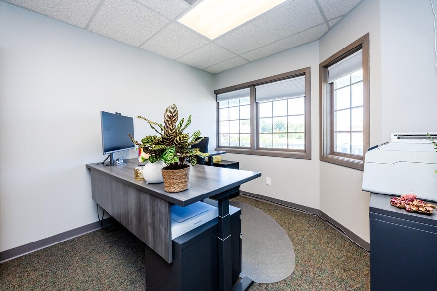 More Photos Of 2300 Pipestone Rd, Benton Harbor Office For Sale