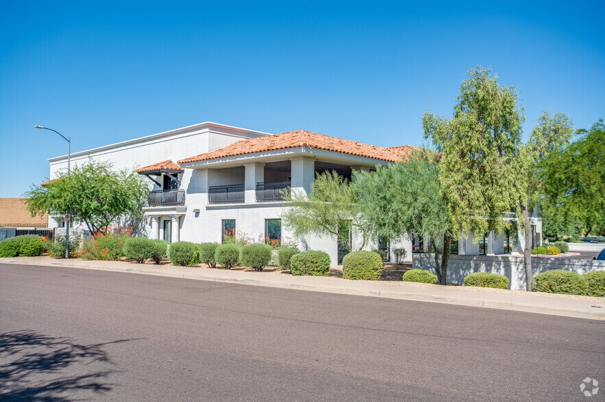 More Photos Of 7995 E Paradise Ln, Scottsdale Showroom For Lease