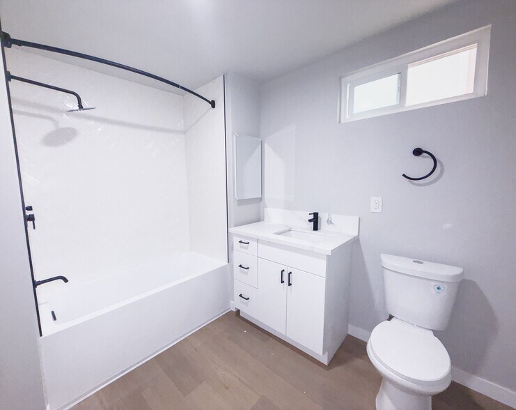 More Photos Of 1500 Venice Blvd, Venice Apartments For Sale
