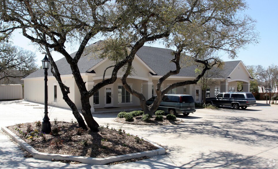 More Photos Of 1126-1132 W Blanco Rd, San Antonio Office For Lease