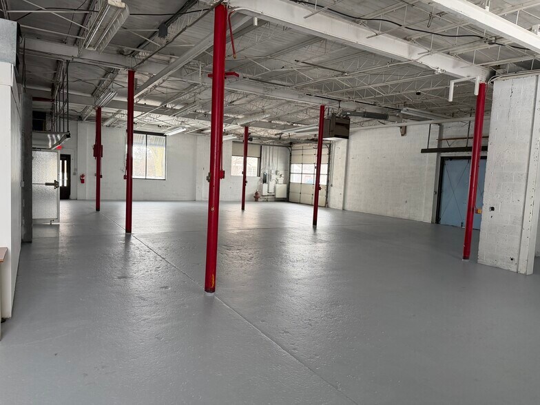 More Photos Of 15475 S Telegraph Rd, Monroe Light Distribution For Lease