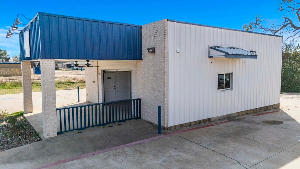 More Photos Of 207 N Henderson Blvd, Kilgore Storefront For Lease