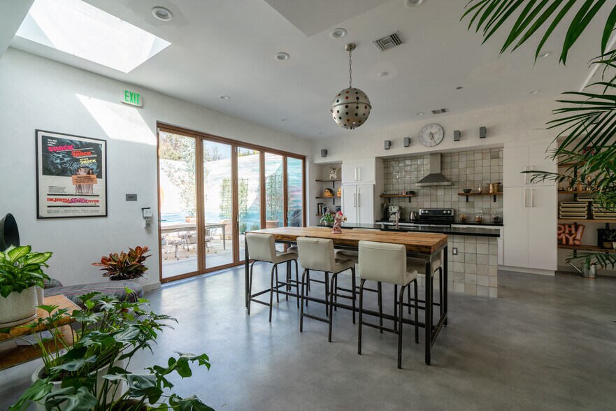 More Photos Of 10707 Burbank Blvd, North Hollywood Loft Creative Space For Sale