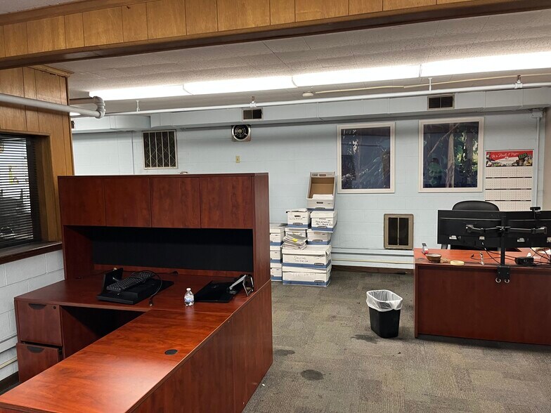 More Photos Of 20 26th St, Huntington Warehouse For Lease