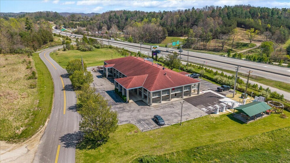 More Photos Of 182 Quillens Chapel Rd, Campton Hotel For Sale