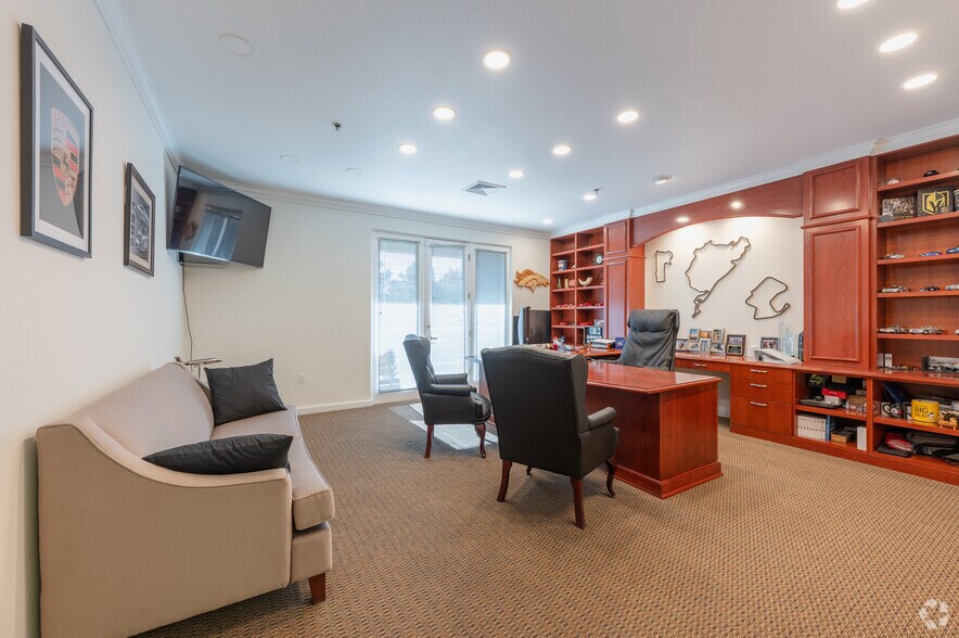 More Photos Of 4496 S Pecos Rd, Las Vegas Office For Lease