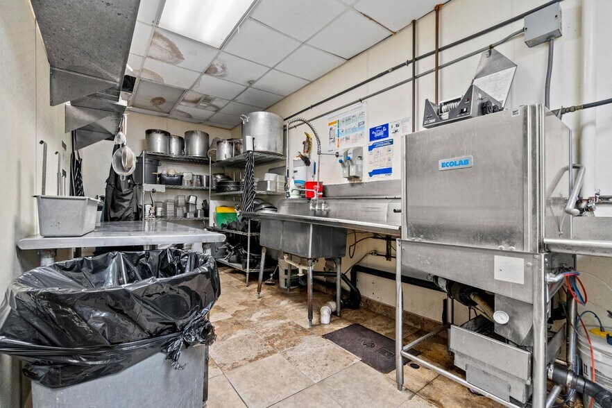 More Photos Of 200 N J St, Tulare Restaurant For Lease