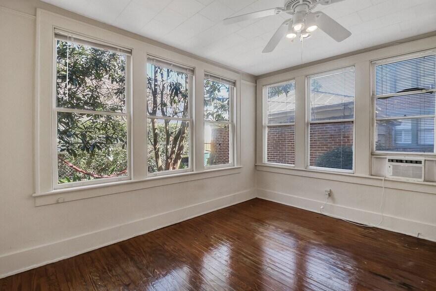 More Photos Of 210 E 48th St, Savannah Apartments For Sale