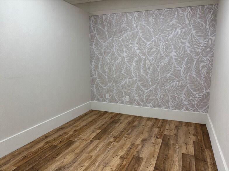 More Photos Of 1050 Fording Island Rd, Bluffton Storefront For Lease