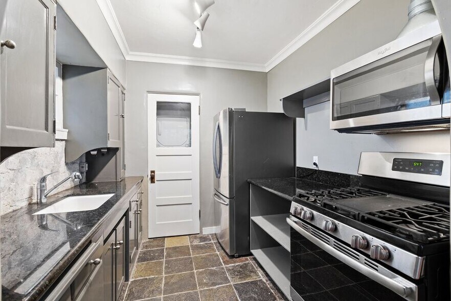 More Photos Of 1511 12th St, Santa Monica Multifamily For Sale