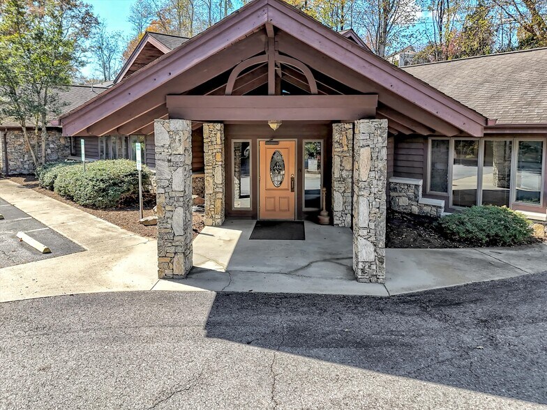 More Photos Of 540 Hospital Dr, Clyde Healthcare For Sale