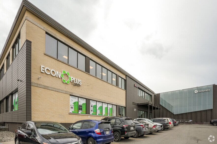 Primary Photo Of 875 Boul Charest O, Québec Office For Sale