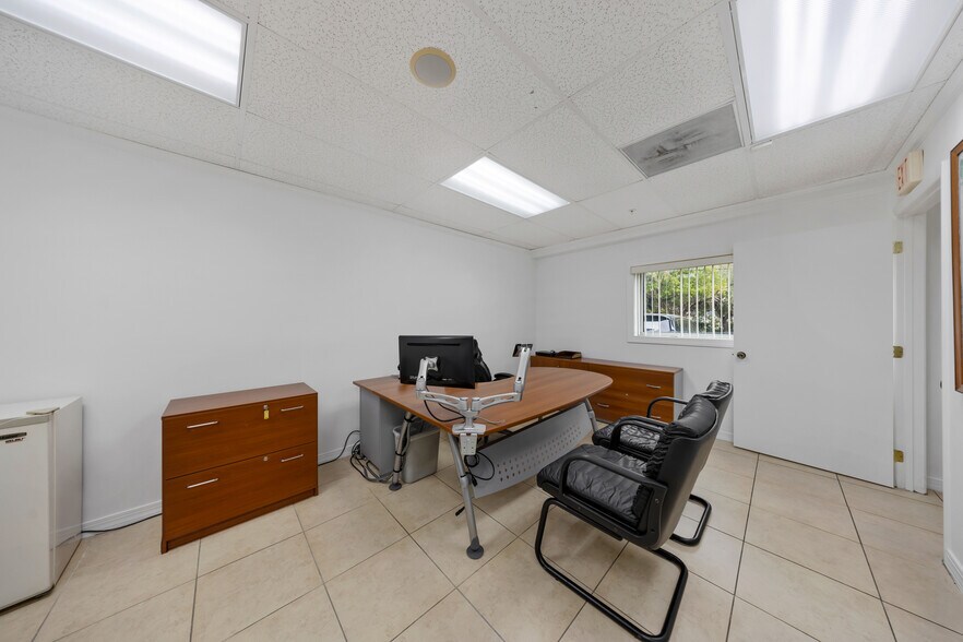 More Photos Of 10800 NW 21st St, Miami Warehouse For Sale