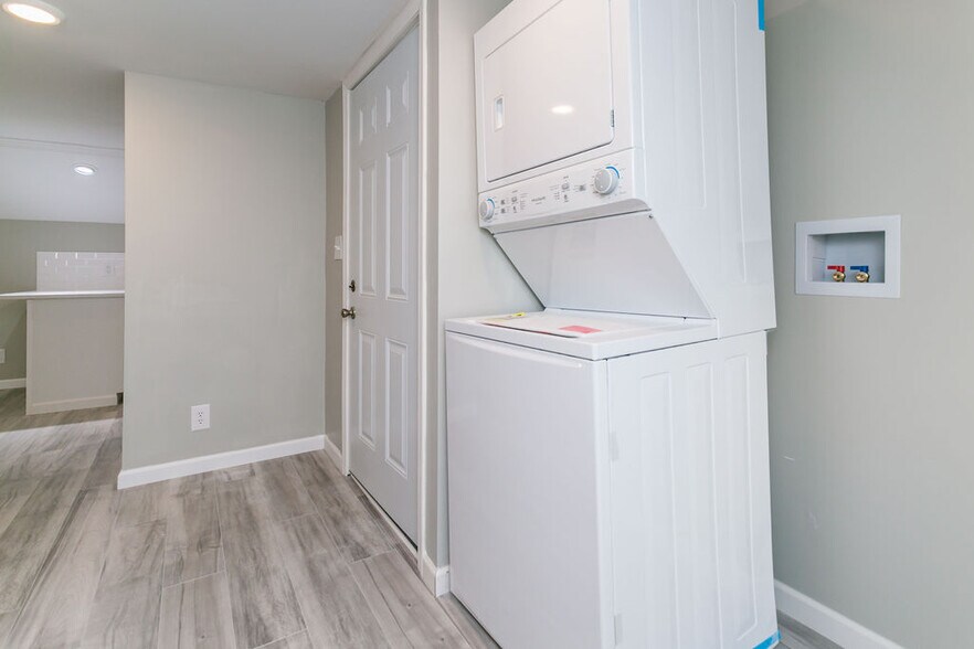 More Photos Of 4527 South St, Jamesville General Retail For Sale