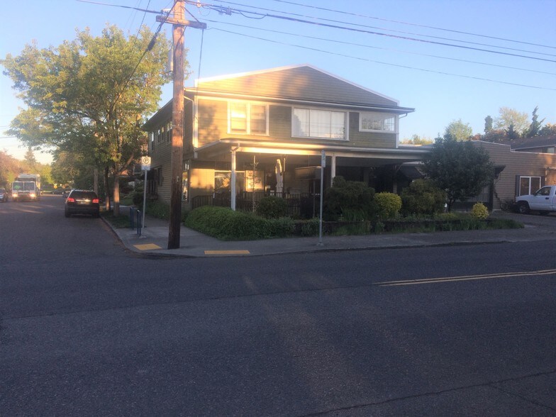 More Photos Of 8325-8337 SE 17th Ave, Portland Freestanding For Sale