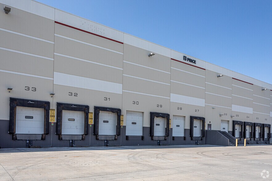 More Photos Of 1555 S Gramercy Rd, Salt Lake City Warehouse For Lease