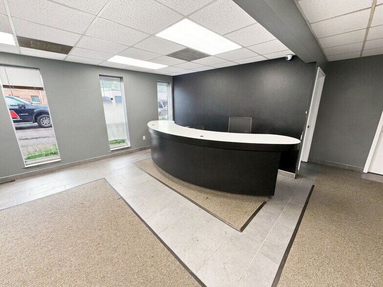 More Photos Of 505 Mitchell Ave, Syracuse Flex For Lease