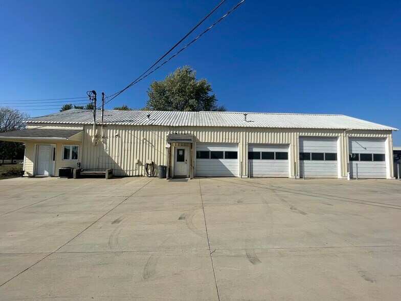 More Photos Of 2025 Bonaire Path W, Rosemount Warehouse For Sale