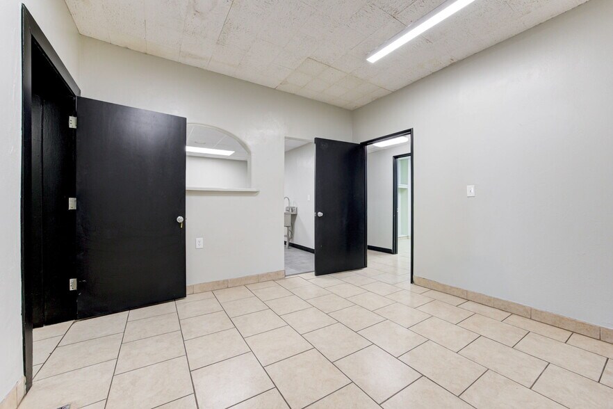 More Photos Of 324 N 19th St, Guthrie Office For Sale