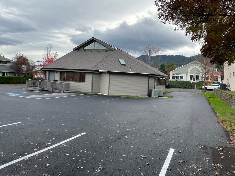 More Photos Of 400 Williamson Way, Ashland Office Residential For Sale