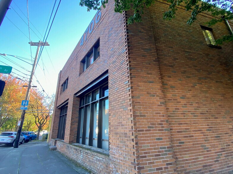 More Photos Of 4702-4706 NE Glisan St, Portland Medical For Lease