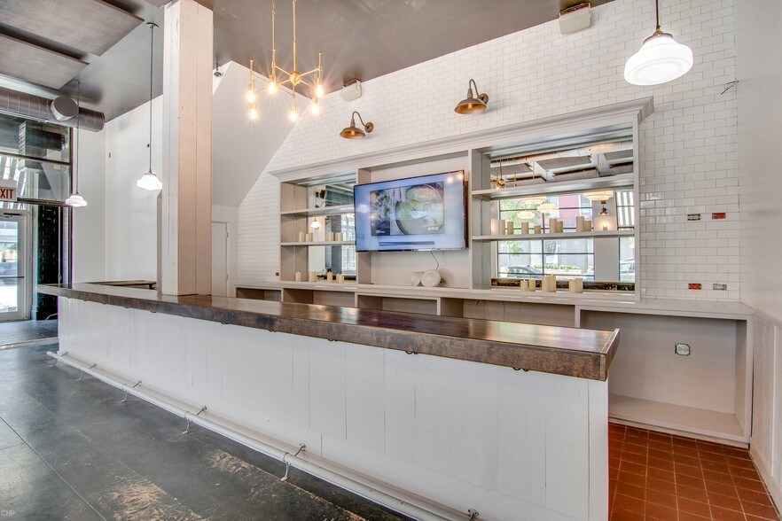 More Photos Of 1700 W Division St, Chicago Apartments For Lease