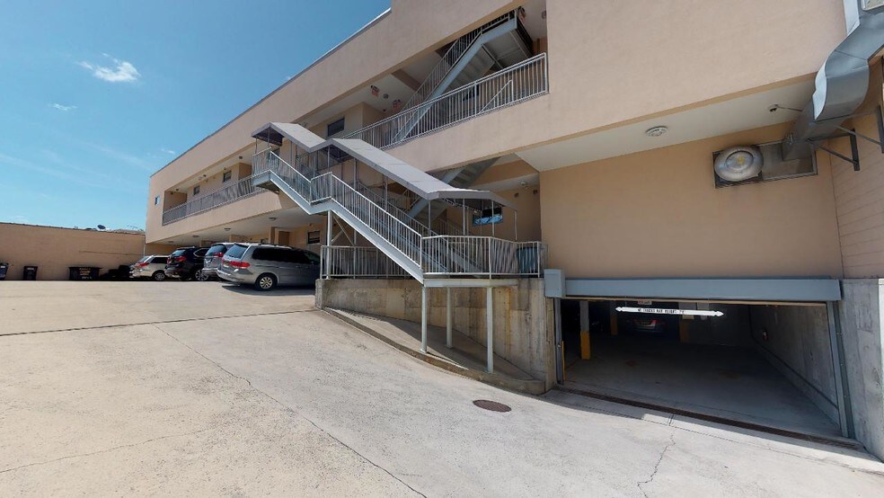 More Photos Of 6921 164th St, Fresh Meadows Medical For Lease