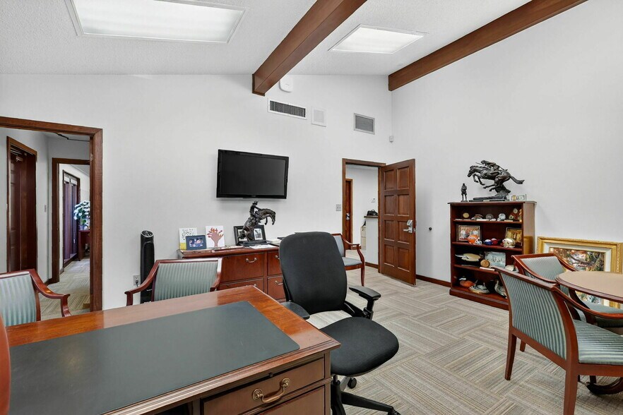 More Photos Of 1029 W Magnolia St, Leesburg Office For Sale
