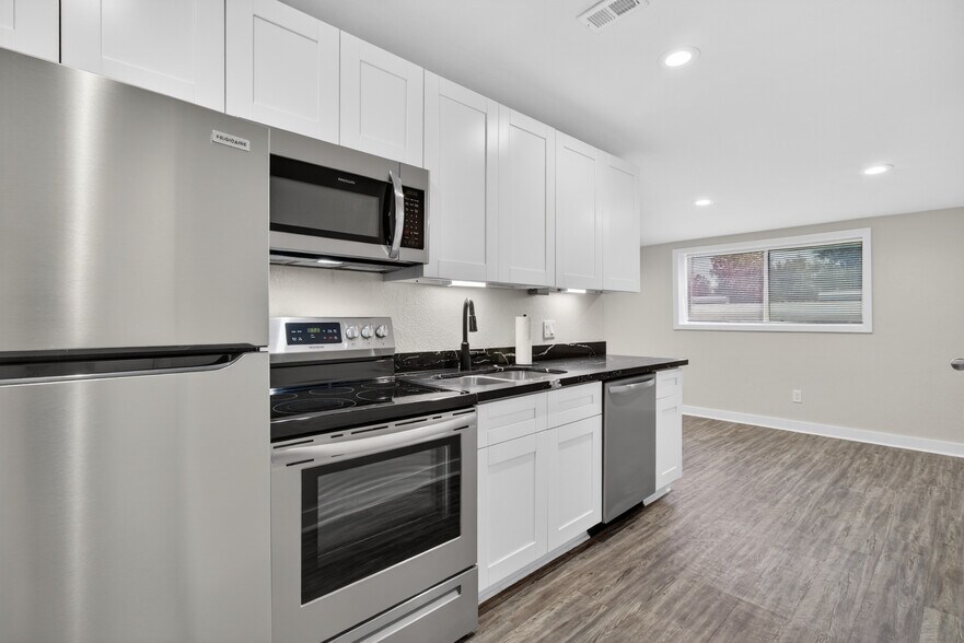 More Photos Of 2227 Golden Rd, Spring Warehouse For Lease