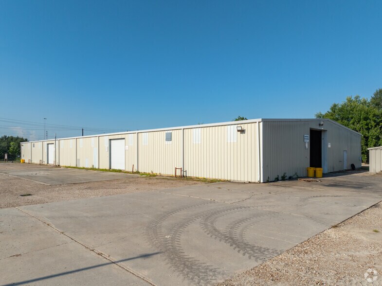 More Photos Of 13523 Conklin Ln, Houston Warehouse For Lease
