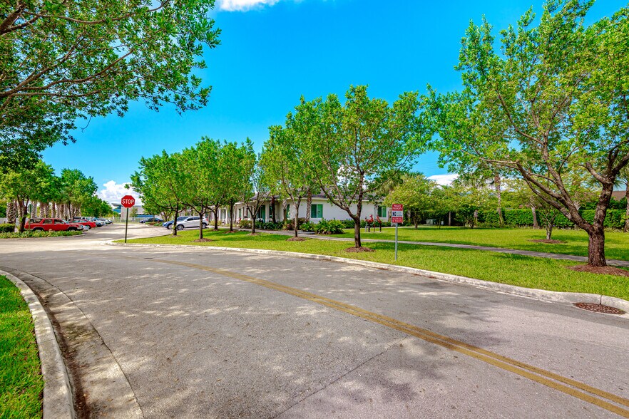 More Photos Of 20690 NW 27th Ave, Miami Gardens Multifamily For Sale