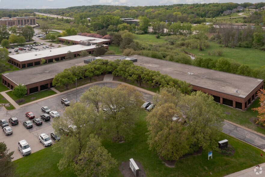 More Photos Of 100 N Corporate Dr, Brookfield Office For Lease