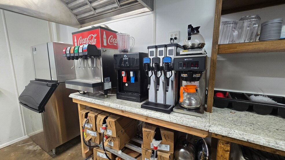 More Photos Of 4021 Acton Hwy, Granbury General Retail For Lease