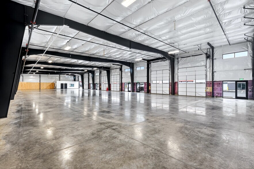 More Photos Of 4524 N Barker Rd, Spokane Valley Showroom For Lease