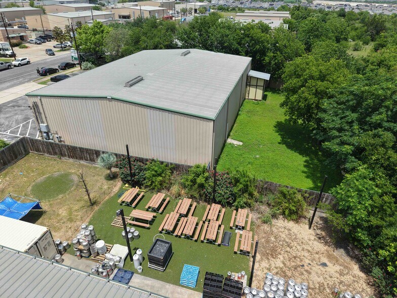 More Photos Of 2350 Patterson Industrial Dr, Pflugerville Warehouse For Lease
