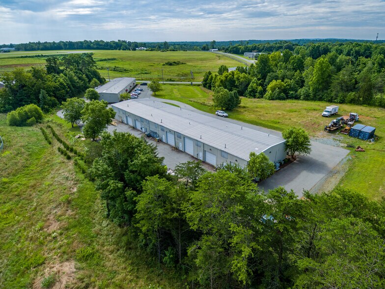 More Photos Of 3663-3673 Alamance Rd, Burlington Flex For Lease