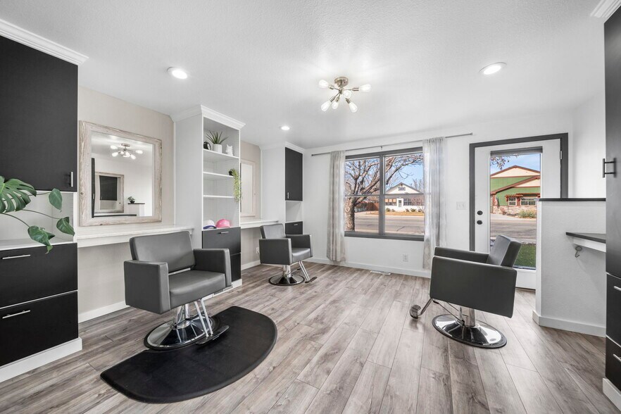 More Photos Of 9 Main St, Windsor Freestanding For Sale