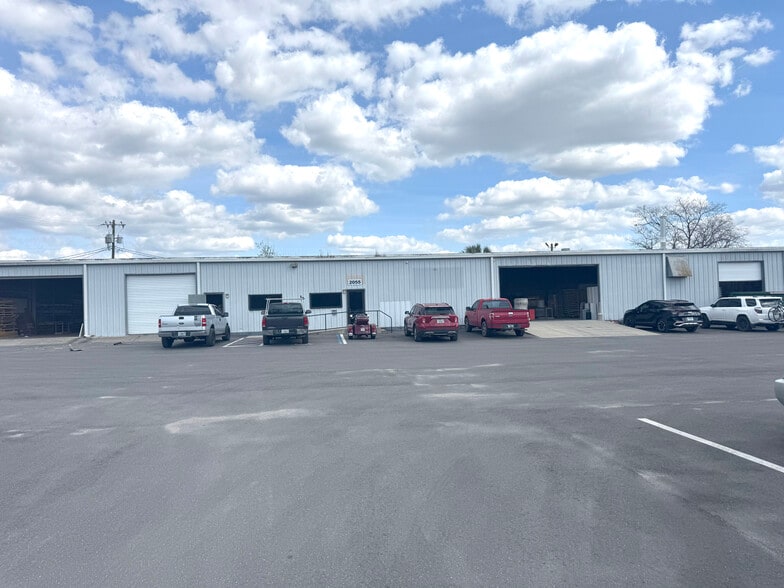 More Photos Of 2055 NW 8th Ave, Ocala Warehouse For Lease