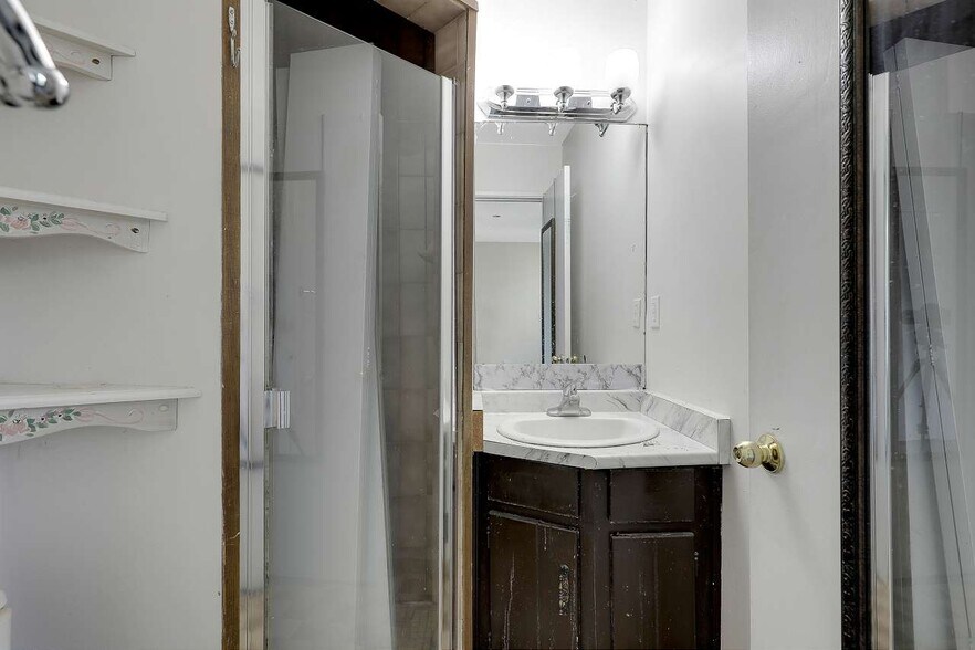 More Photos Of 9509 152 St, Surrey Daycare Center For Lease