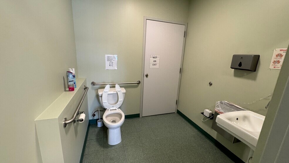 More Photos Of 4379 Easton Ave, Bethlehem Office For Sale